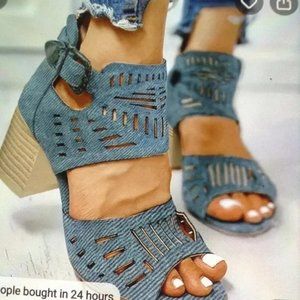 Blue Denim Sandals Size 9 NEW NWOT